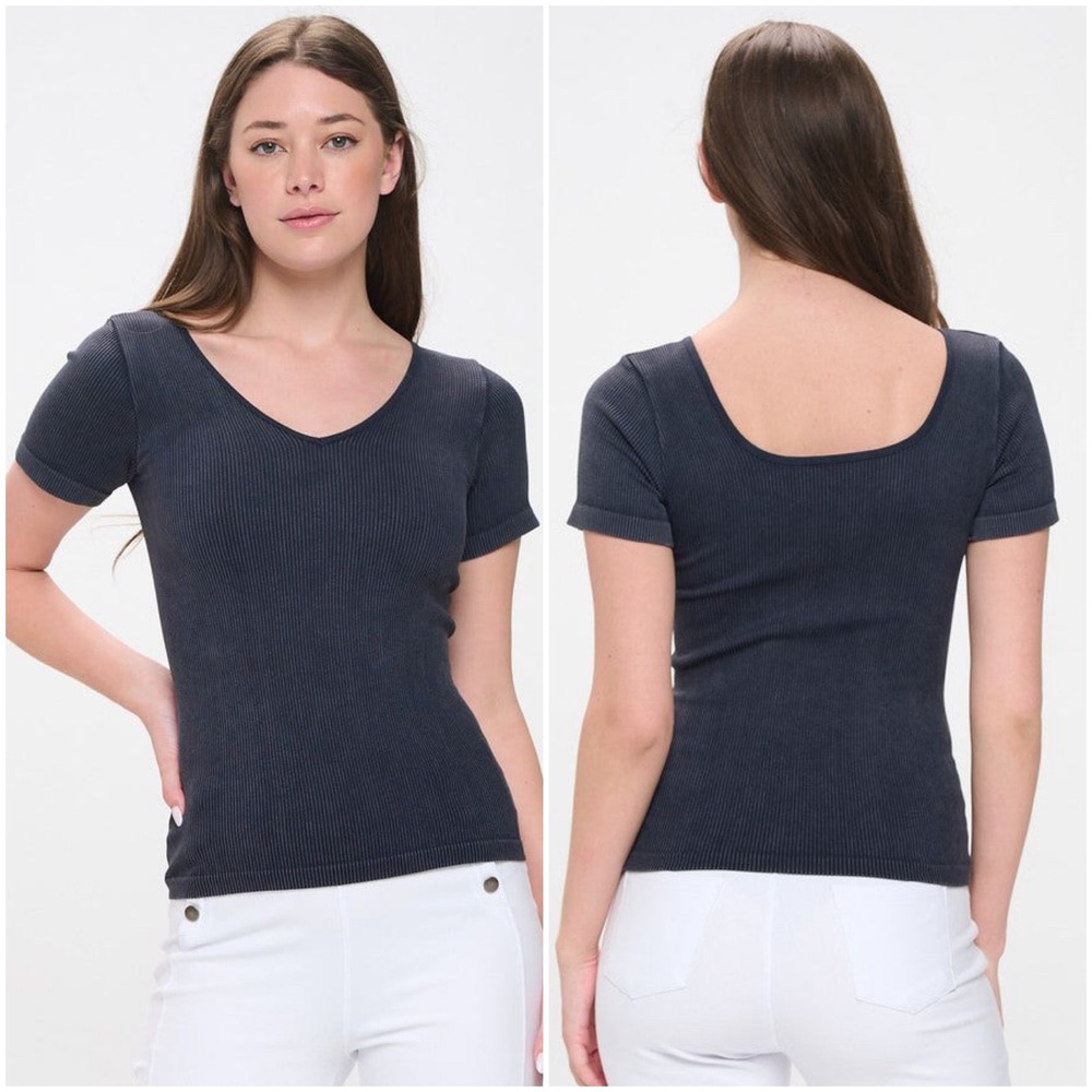 Yelete NWT Plus Size Mineral Wash Black Seamless Ribbed Reversible V-Neck Top